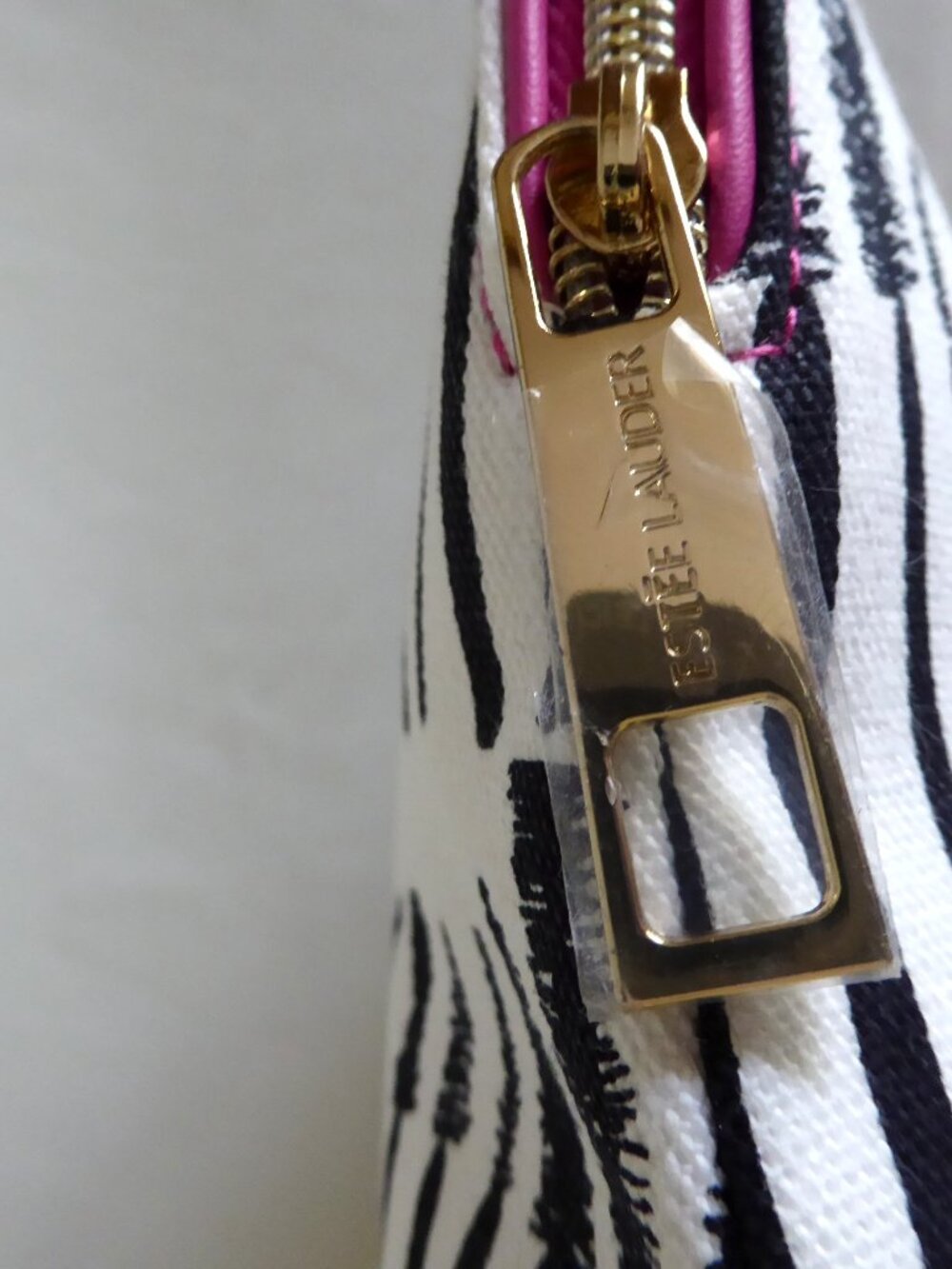 NEW ESTEE LAUDER COSMETIC BAG MAKE UP BAG TRAVEL BAG MASCARA WAND PRINT - Picture 5 of 10